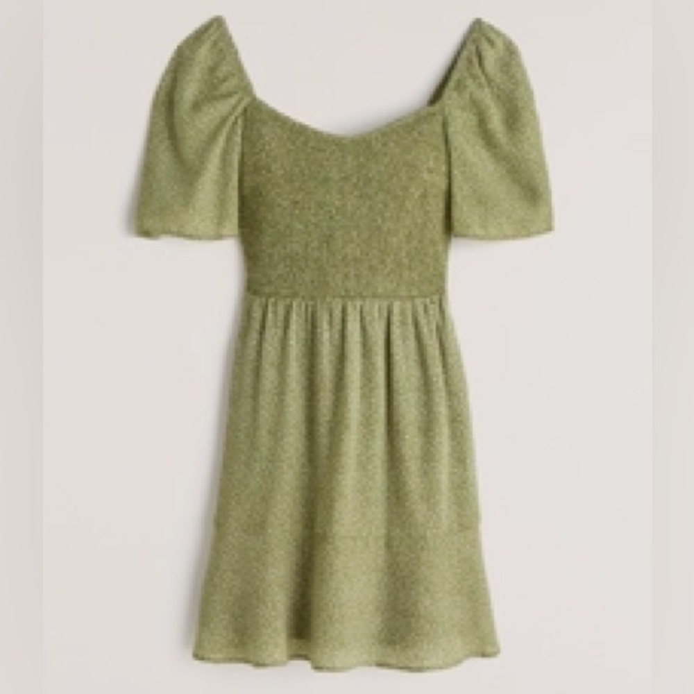 Abercrombie & Fitch flutter sleeve smocked mini dress, green. Size M